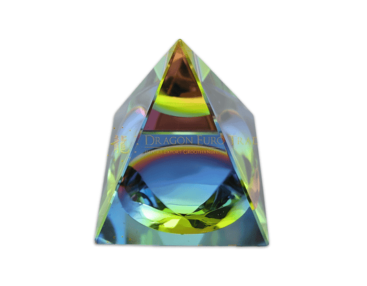 Gekleurde kristalpiramide 5 × 5 cm