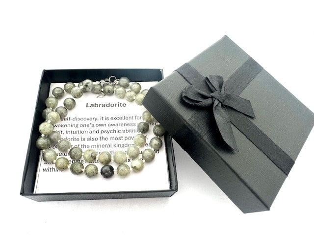 Groothandel – 8 mm Labradoriet Kralenketting (met doosje)