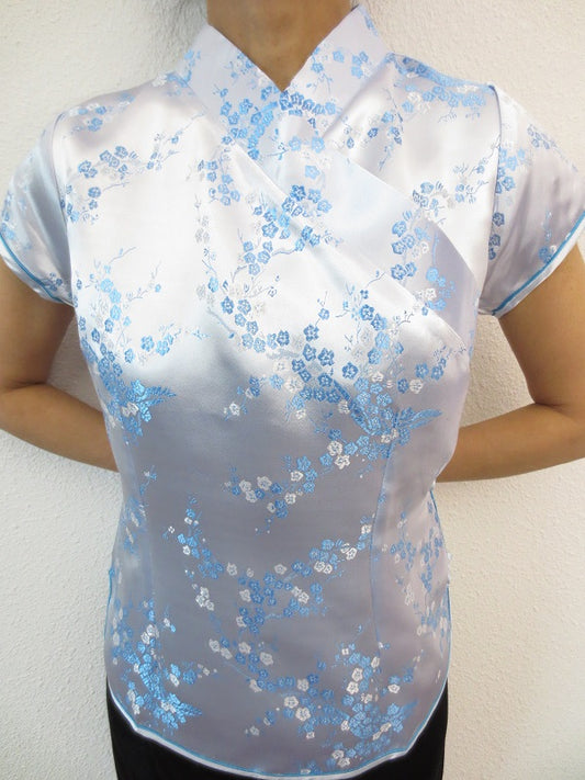 licht blauw met bloemen - 40