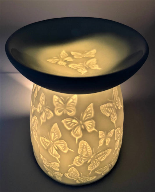 Keramische oliebrander met vlindermotief wit