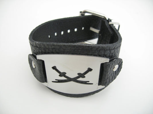 Armband met metaalplaat Zwaarden