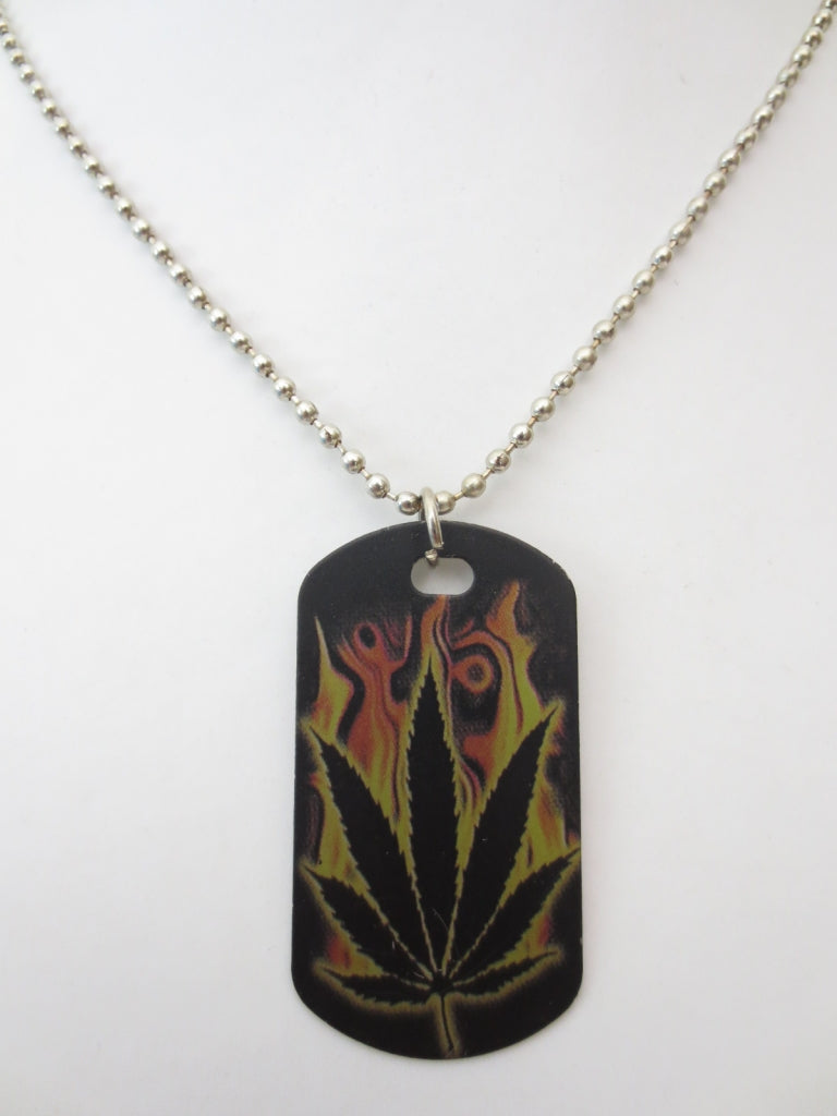 cannabis met vuur stalen ketting