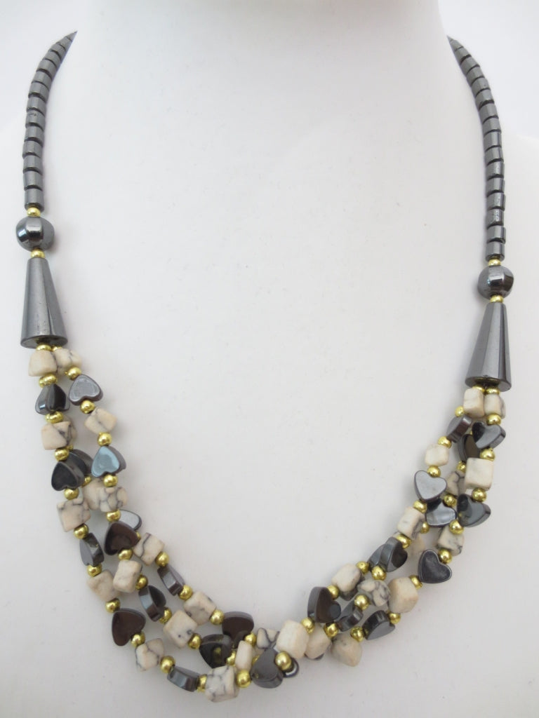 Hmatit-Kette met Herz en Howlith in wei