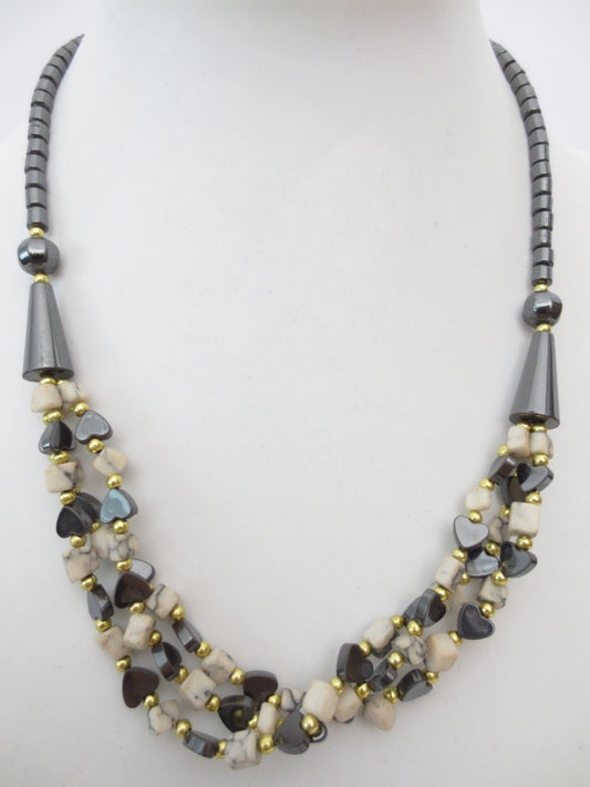 Hmatit-Kette met Herz en Howlith in wei