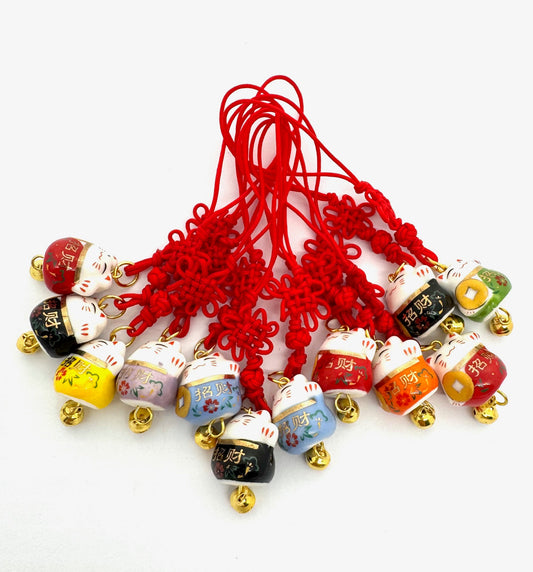 Japanse Gelukskat van Porselein met Gelukbrengende Rode Hanger (12 stuks)