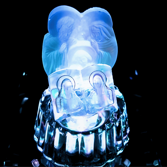 Kristallen beeld Geestelijken metbijbel