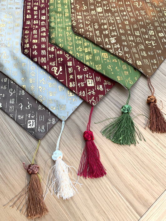 Elegante geborduurde tafelloper – Bruinleurige decoratieve tafelloper