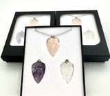 Vervangbare edelsteen pijl pendant ketting